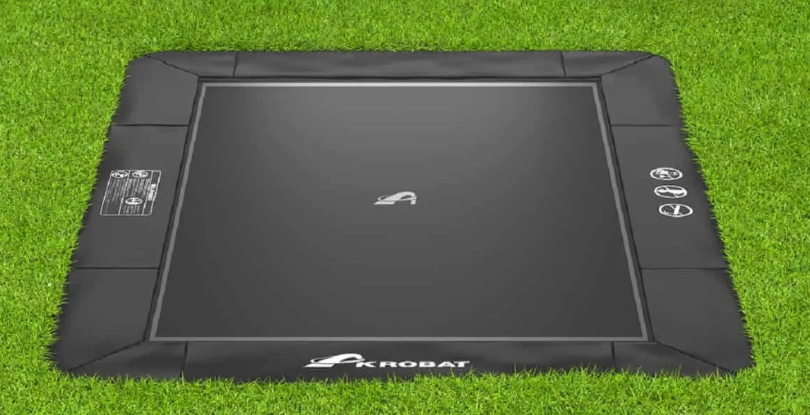 Akrobatik-Trampolin Primus Flach auf den Boden - 380 x 250 cm - Schwarz / Schwarz - Limitierte Auflage